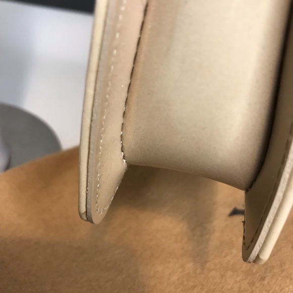 Authentic♥️ Louis Vuitton Beige Patent Leather Accessory Pouch Baguette - Picture 16 of 16